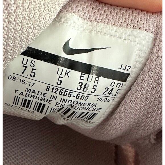Size 7 - Nike Tanjun Lilac 2017 - 812655-605 - Picture 8 of 9